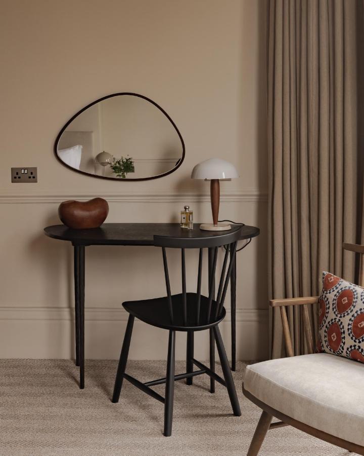 Leighton House - Boutique Guesthouse Бат Экстерьер фото A contemporary dressing table