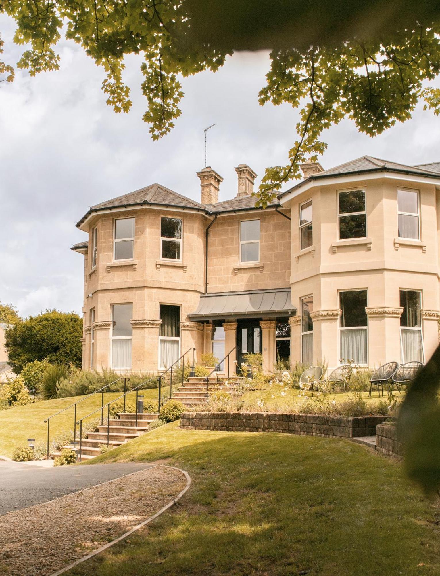 Leighton House - Boutique Guesthouse Бат Экстерьер фото The former vicarage of St. Andrew's Church, now the home of the school's headmaster